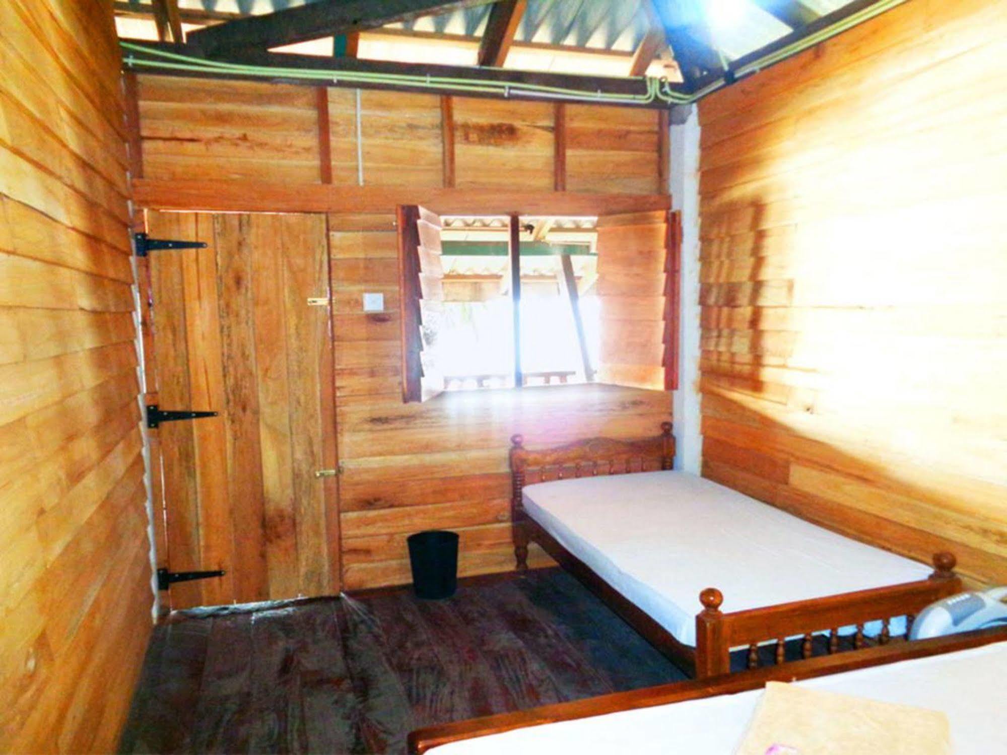 Reggae Zone Beach Resort Тангалла Экстерьер фото